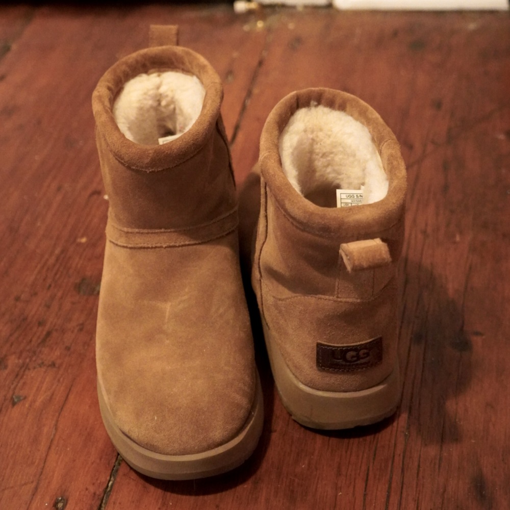 UGG Classic Mini Waterproof Boot- size 8, like new